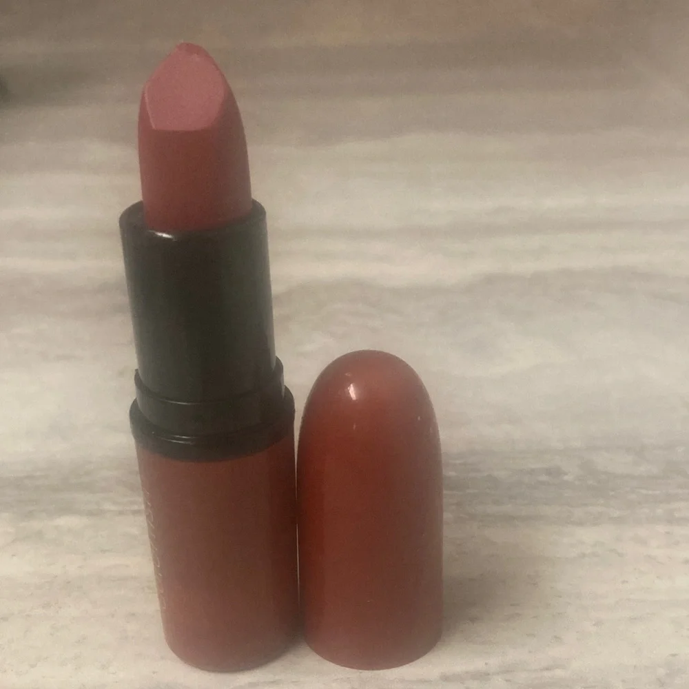 Coral Lipstick - Vibrant Peachy Coral